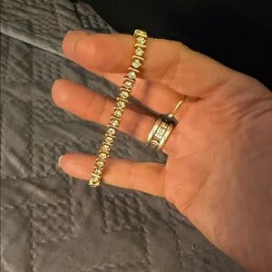 Elegant Bracelet with Clear Stones